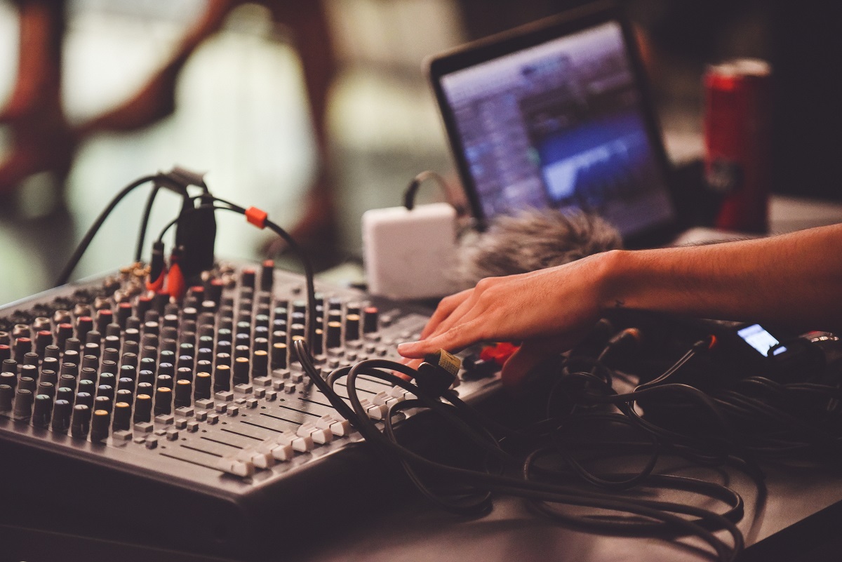 Live Streaming & Online Mixes